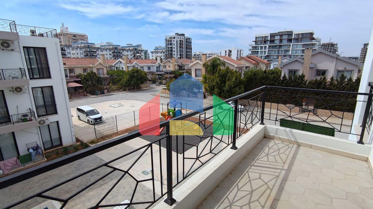 3-комнатные апартаменты 91м2 в современном комплексе в Искеле