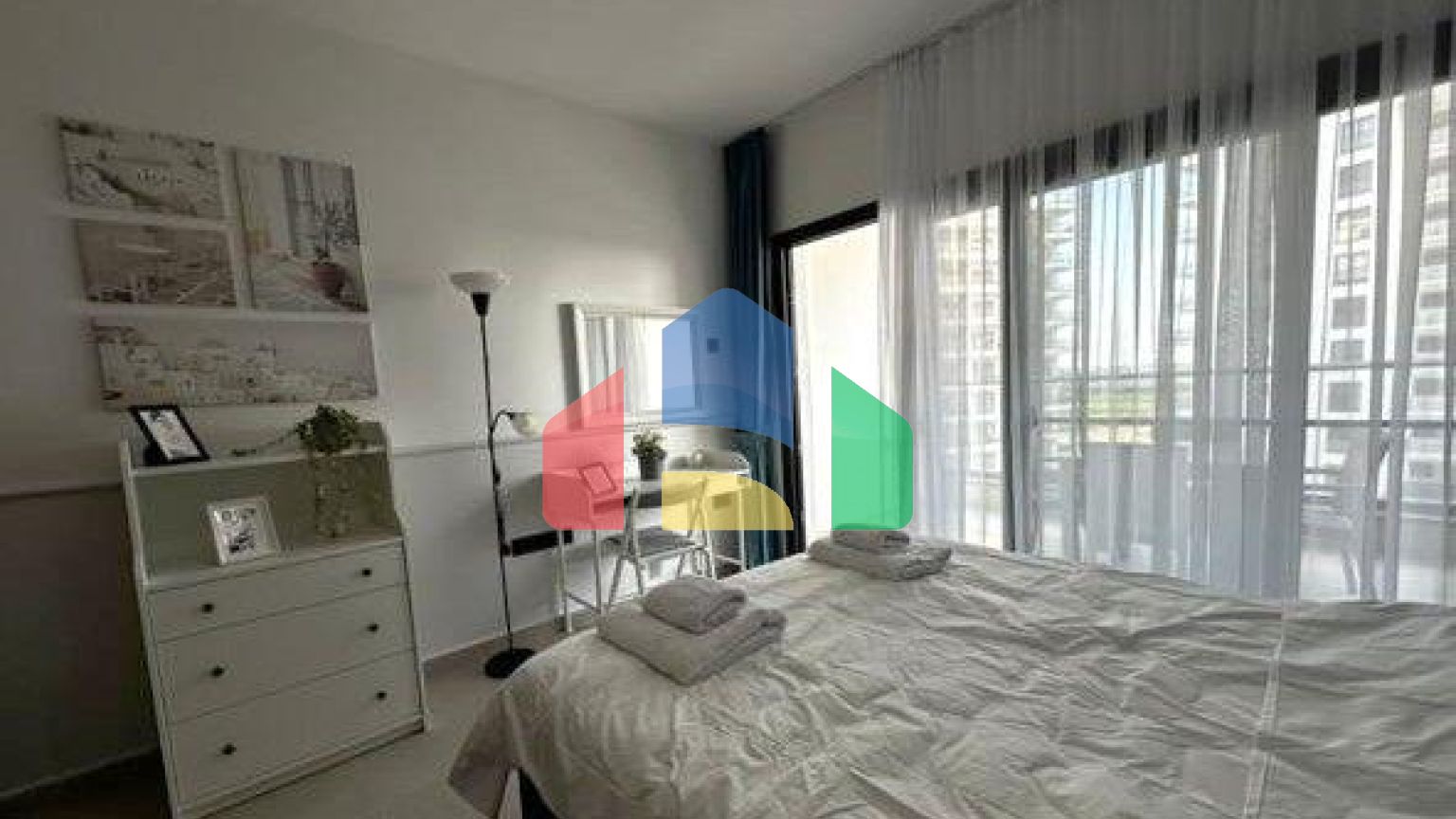 Студия 50 м2 с балконом 9 м2 и видом на море