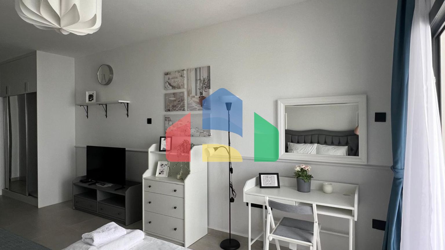 Студия 50 м2 с балконом 9 м2 и видом на море