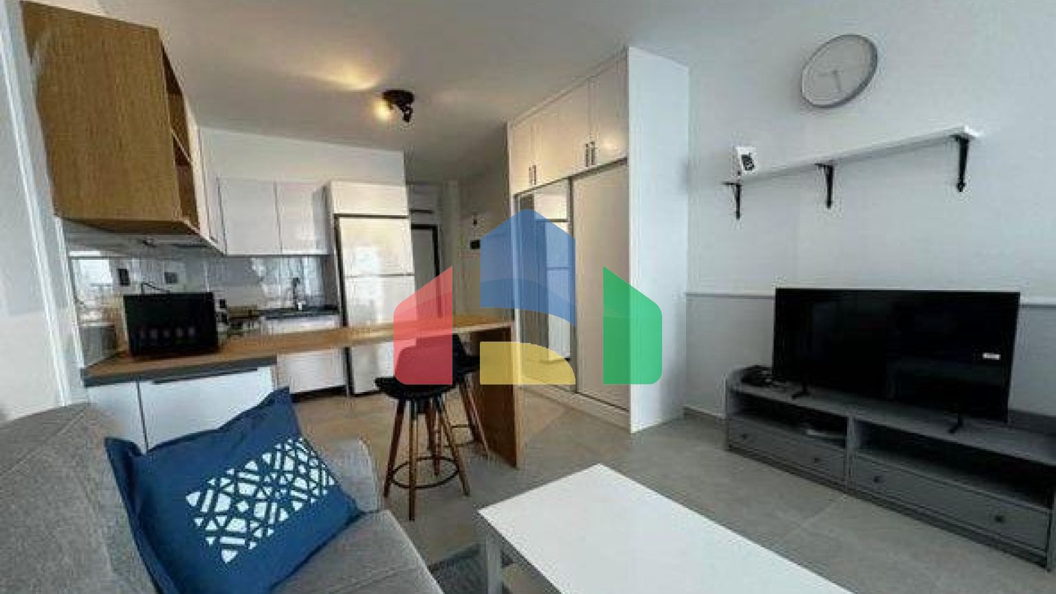 Студия 50 м2 с балконом 9 м2 и видом на море