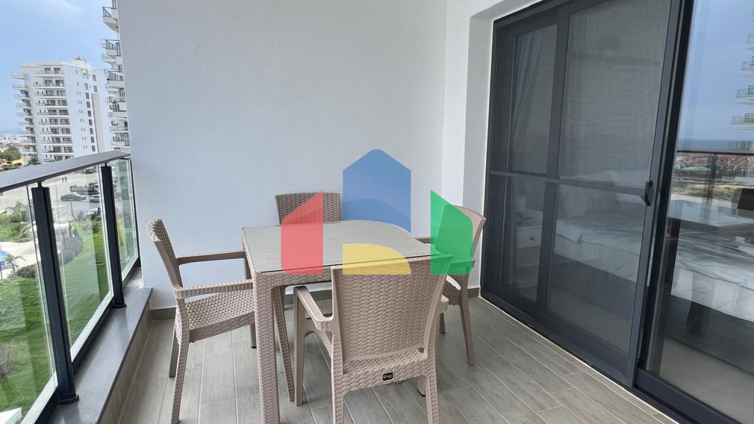 Студия 50 м2 с балконом 9 м2 и видом на море