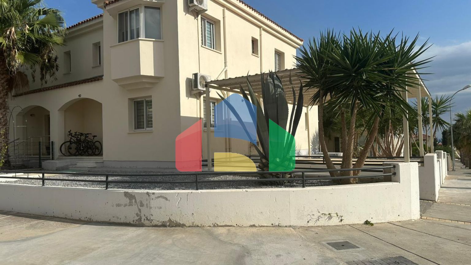 4-комнатная вилла duplex 140 м2 в 5 минутах от моря 