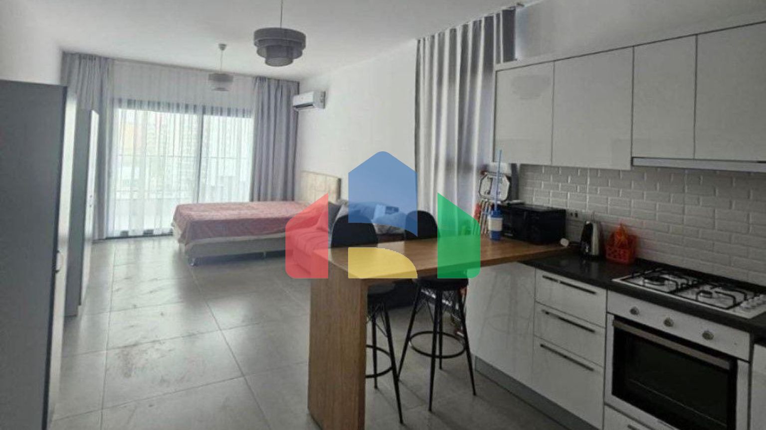 Студия 52м2 с балконом 8м2