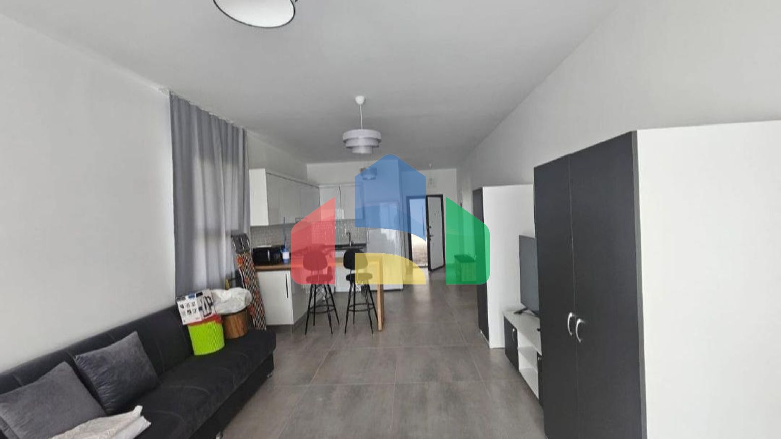 Студия 52м2 с балконом 8м2