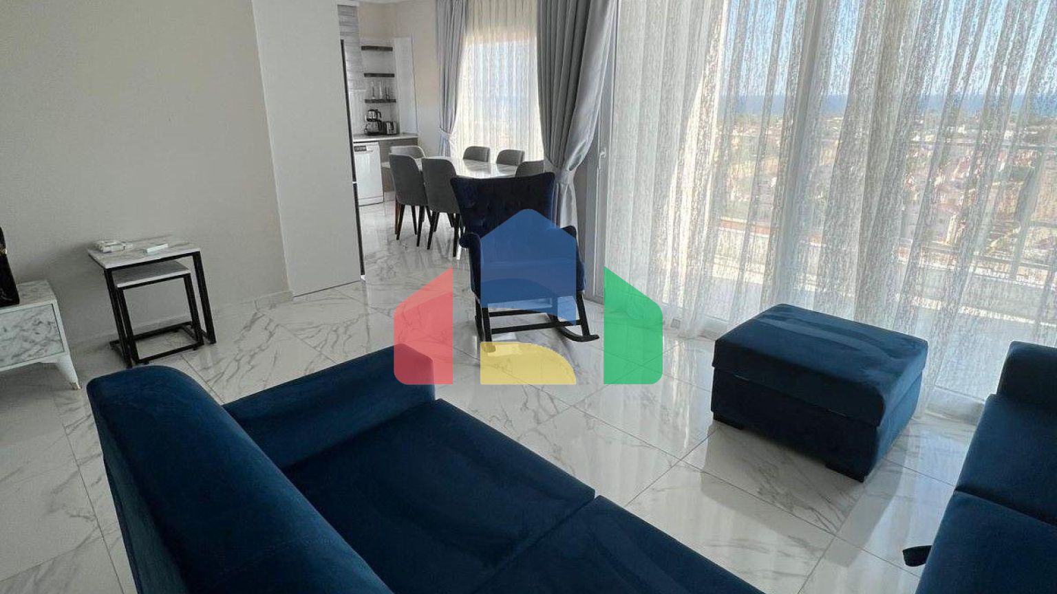 4-комнатные апартаменты 100 м2 в 800 метрах от пляжа 