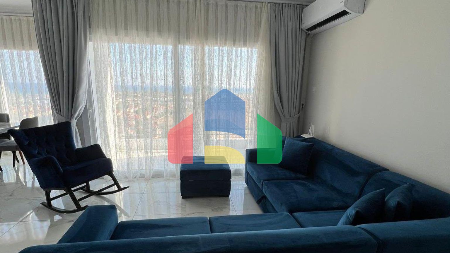 4-комнатные апартаменты 100 м2 в 800 метрах от пляжа 