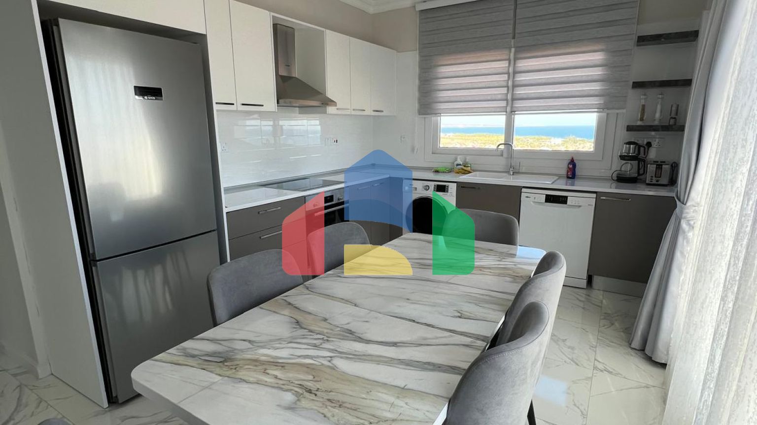 4-комнатные апартаменты 100 м2 в 800 метрах от пляжа 