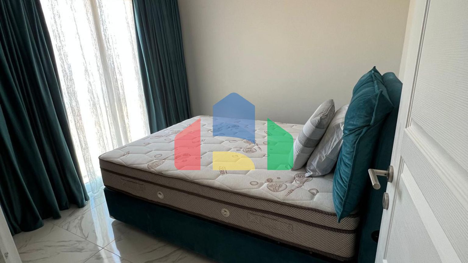 4-комнатные апартаменты 100 м2 в 800 метрах от пляжа 