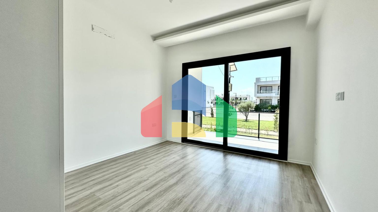 3-комнатные апартаменты 87 м2 в роскошном комплексе в 1 км от моря