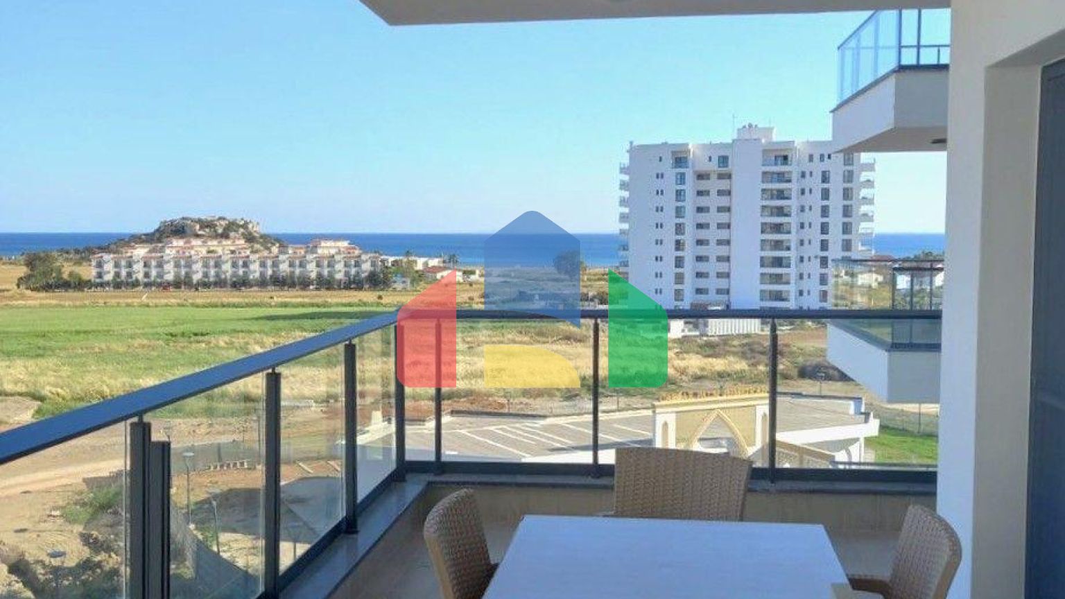 3-комнатные апартаменты 91 м2 с террасой 25 м2 и видом на море