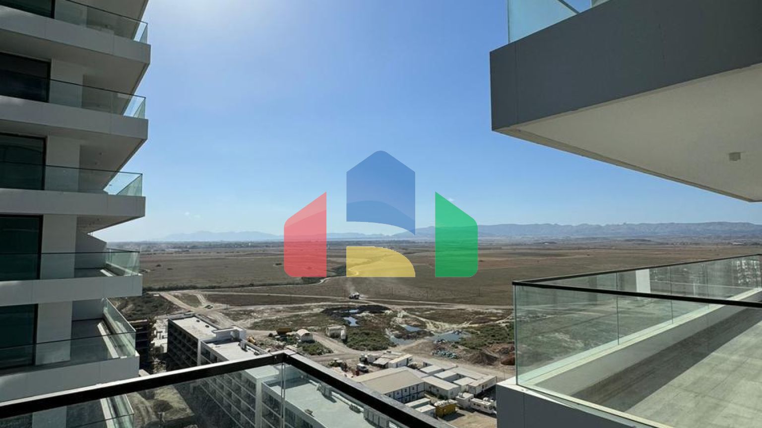 2-комнатные апартаменты 60 м2 с дизайн пакетом в элитном комплексе в 650 метрах от пляжа