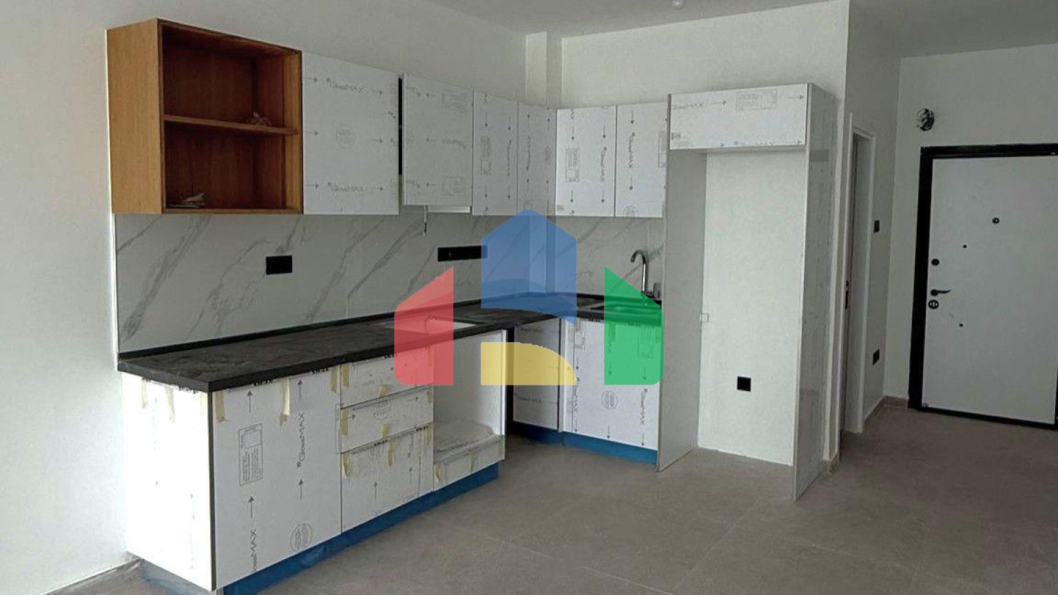 Студия 51 м2 с террасой 9 м2 в курортном комплексе