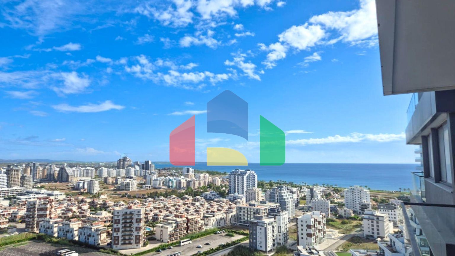 Студия 53 м2 с балконом 11 м2 и дизайн пакетом в элитном комплексе в 750 метрах от пляжа