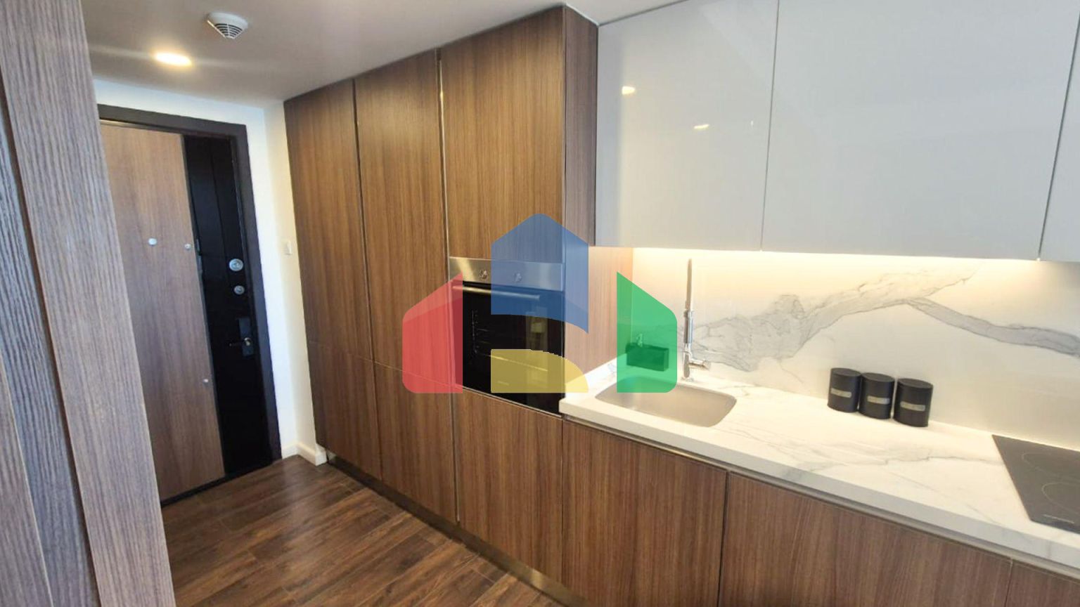 Студия 53 м2 с балконом 11 м2 и дизайн пакетом в элитном комплексе в 750 метрах от пляжа