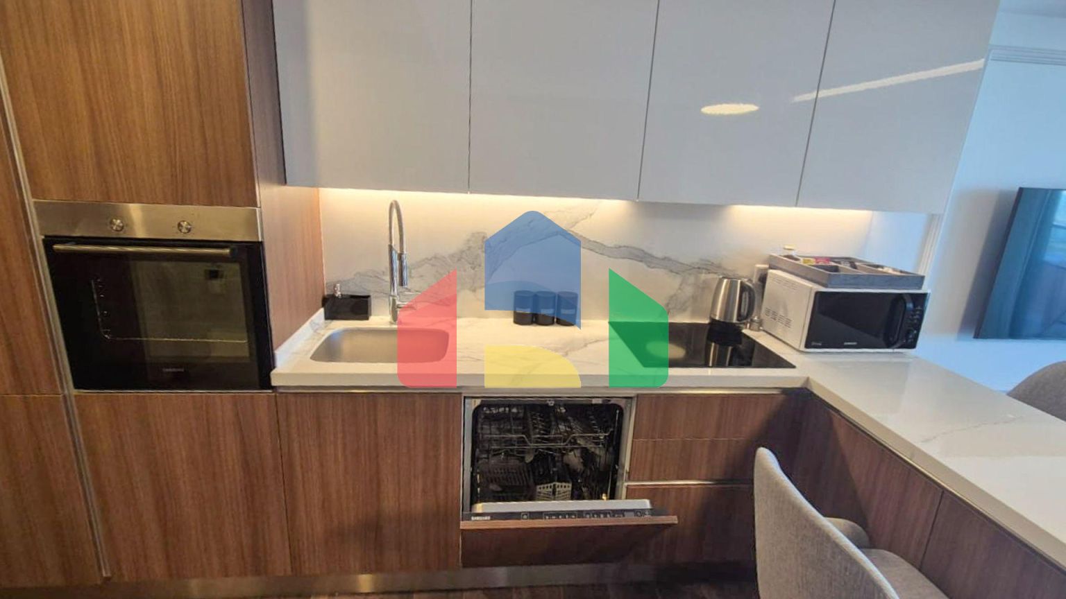 Студия 53 м2 с балконом 11 м2 и дизайн пакетом в элитном комплексе в 750 метрах от пляжа