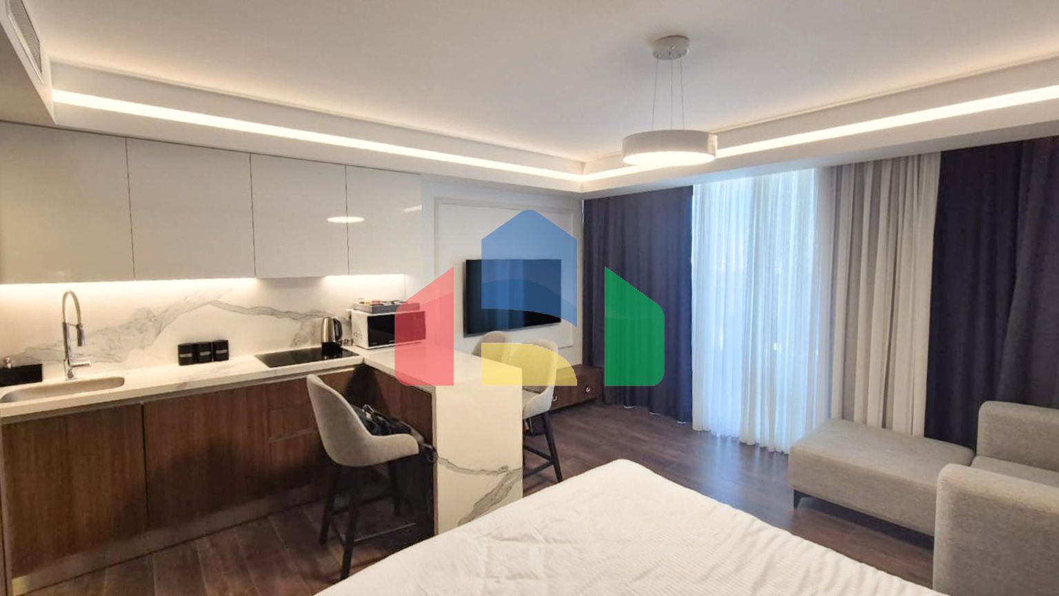 Студия 53 м2 с балконом 11 м2 и дизайн пакетом в элитном комплексе в 750 метрах от пляжа