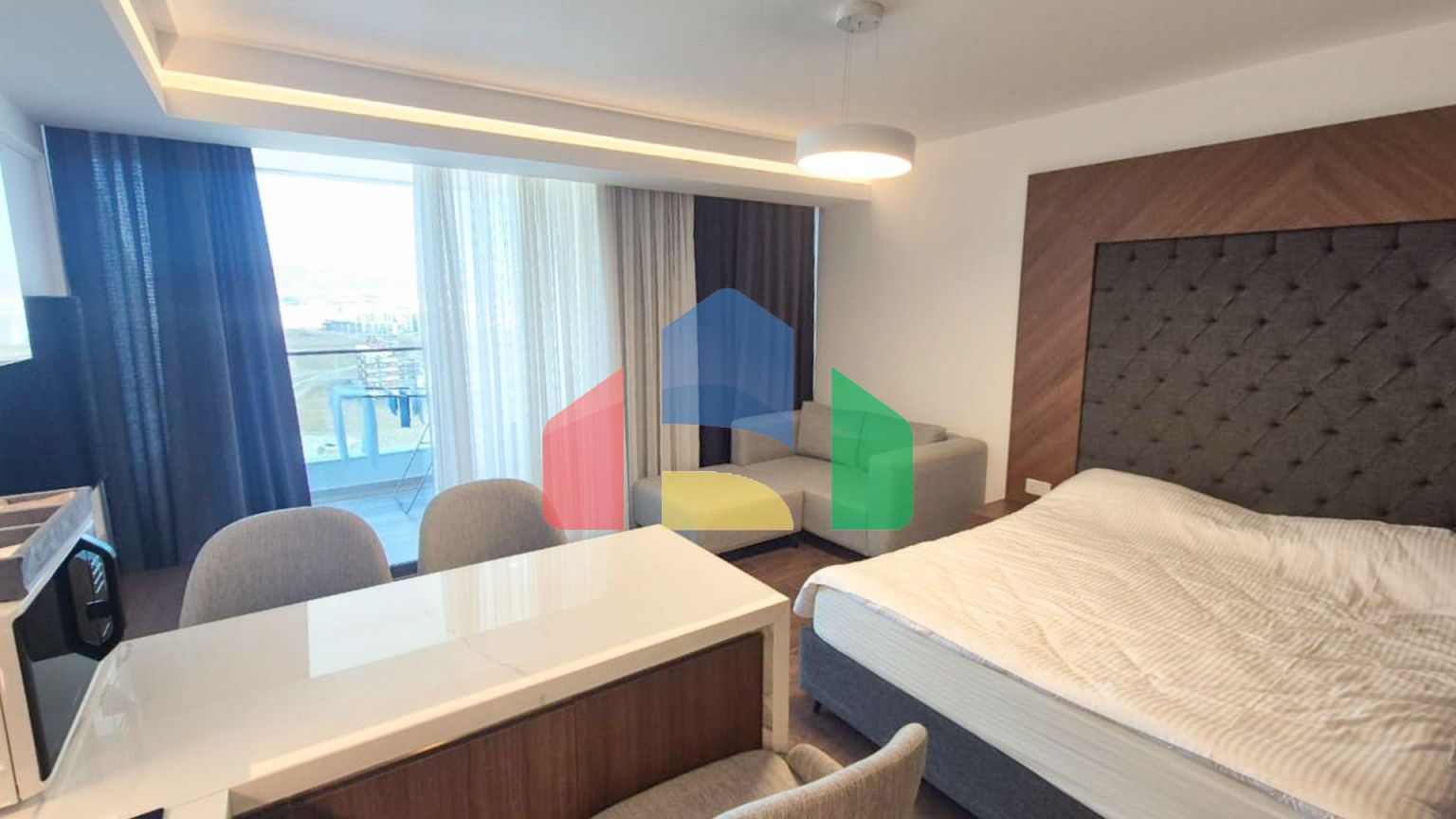 Студия 53 м2 с балконом 11 м2 и дизайн пакетом в элитном комплексе в 750 метрах от пляжа