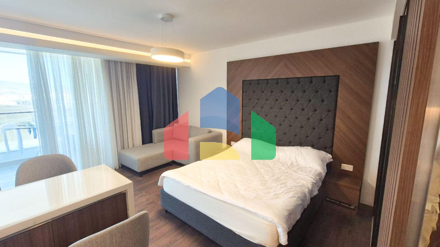 Студия 53 м2 с балконом 11 м2 и дизайн пакетом в элитном комплексе в 750 метрах от пляжа