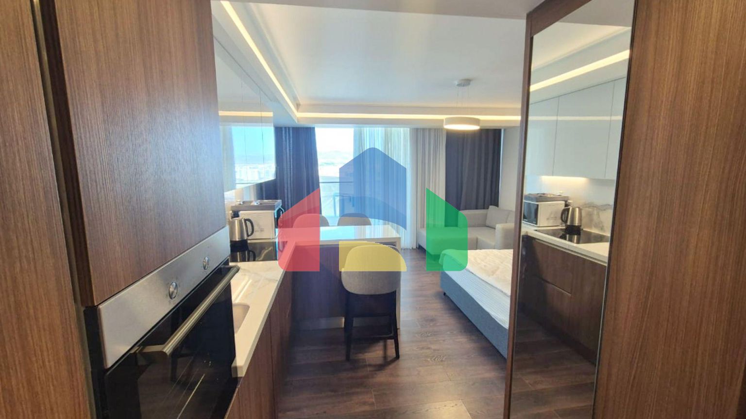 Студия 53 м2 с балконом 11 м2 и дизайн пакетом в элитном комплексе в 750 метрах от пляжа