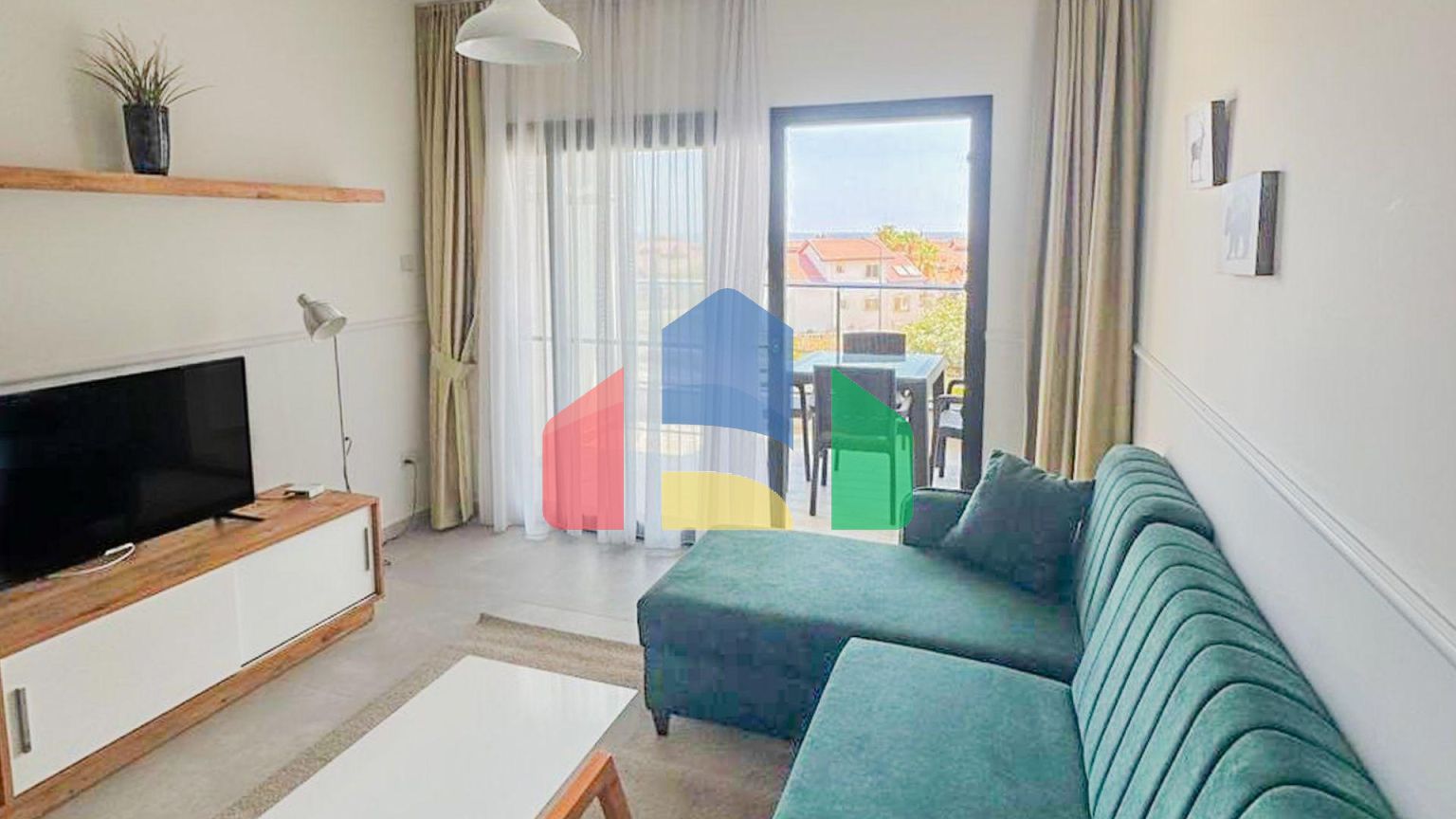 Студия 60 м2 с балконом 8 м2 и неперекрываемым видом на море в курортном комплексе