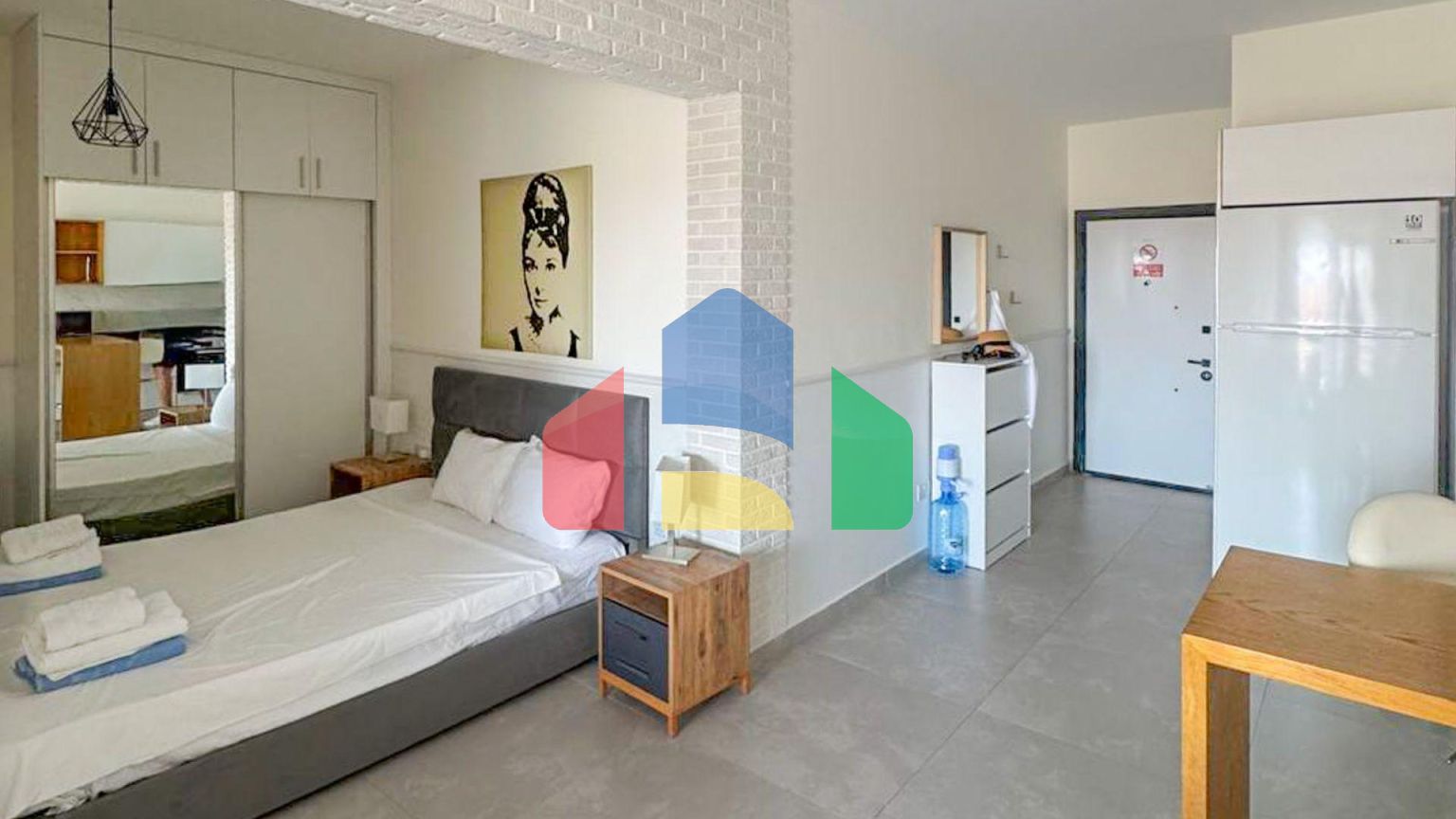 Студия 60 м2 с балконом 8 м2 и неперекрываемым видом на море в курортном комплексе