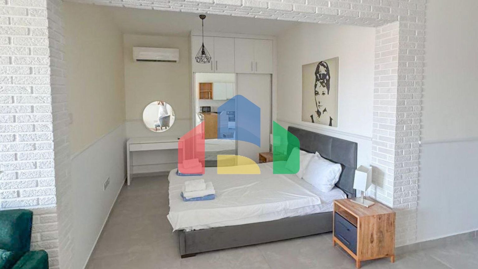 Студия 60 м2 с балконом 8 м2 и неперекрываемым видом на море в курортном комплексе