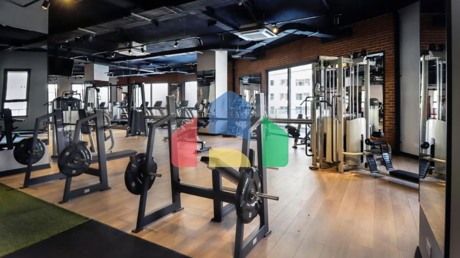 Студия 60 м2 с балконом 8 м2 и неперекрываемым видом на море в курортном комплексе