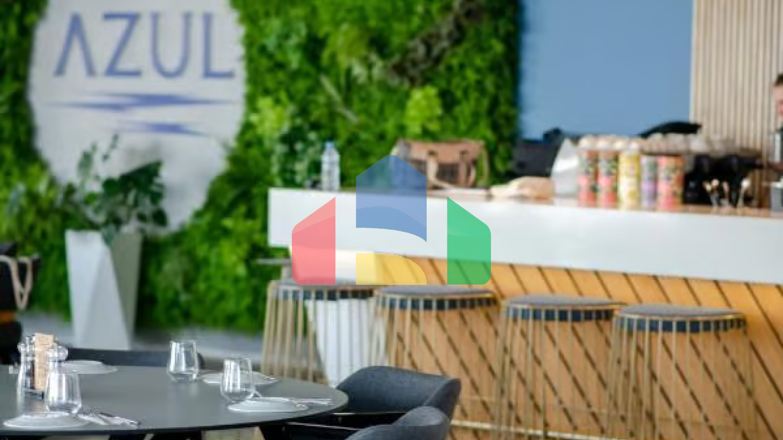 Студия 60 м2 с балконом 8 м2 и неперекрываемым видом на море в курортном комплексе