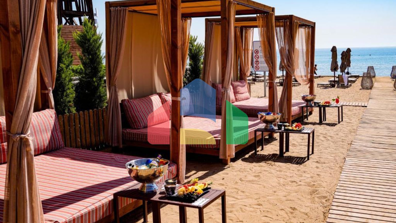 2-комнатные апартаменты 60 м2 с дизайн пакетом в элитном комплексе в 750 метрах от пляжа