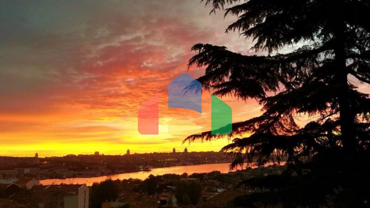 Вилла 12+3 с видом на море в Стамбуле