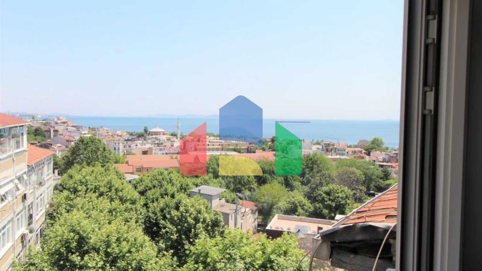 Пентхаус 3+1 с видом на море в Стамбуле