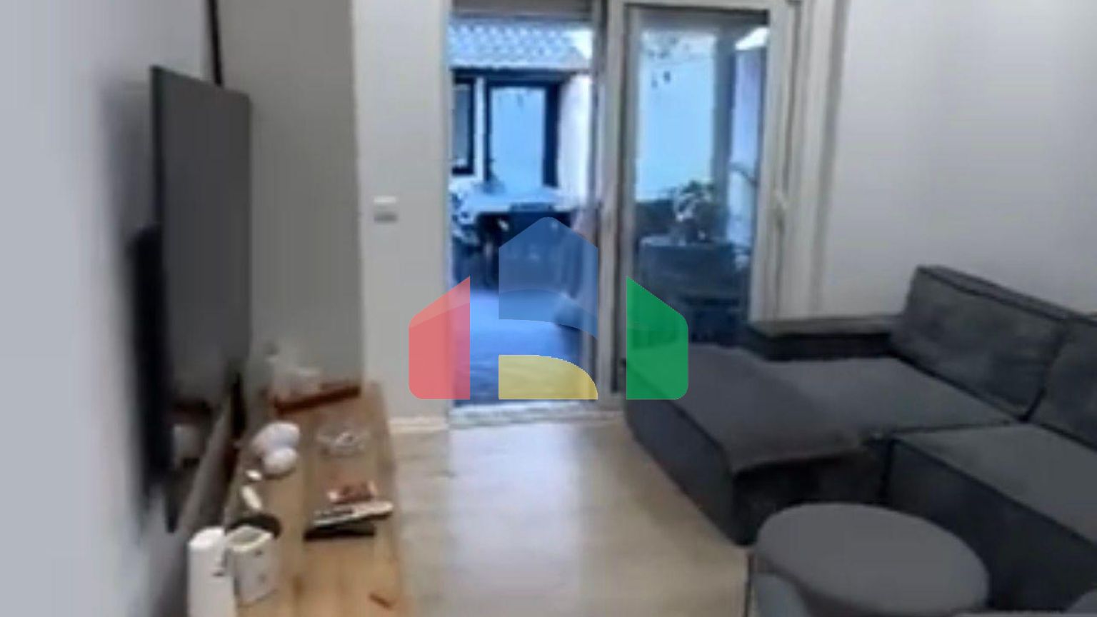 2+1 с собственным двориком, р-н Qerret, 65 м.кв