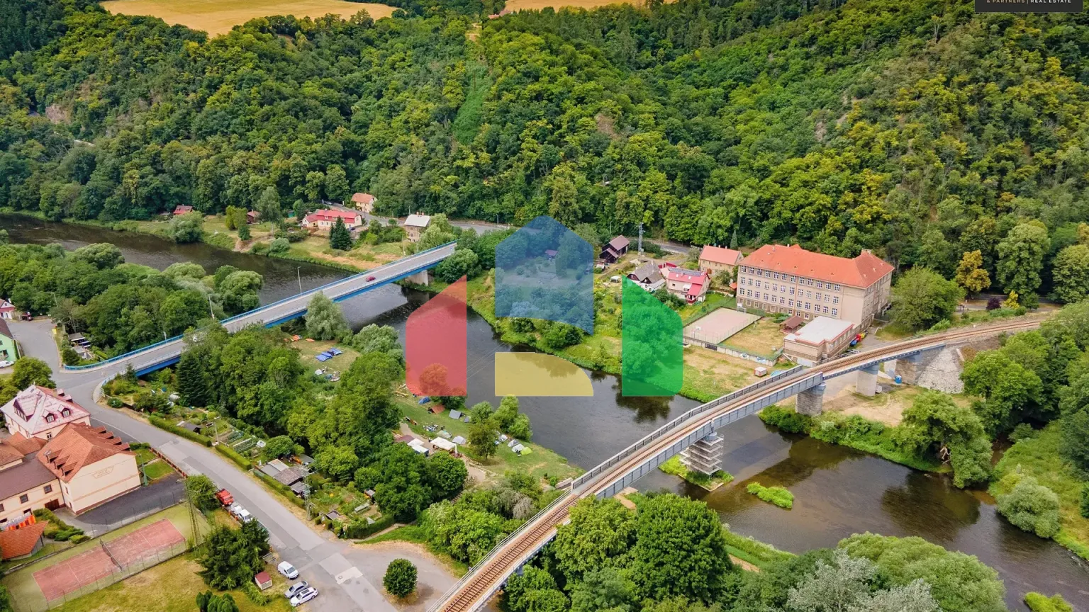 На продажу фермерские здания 300 m²