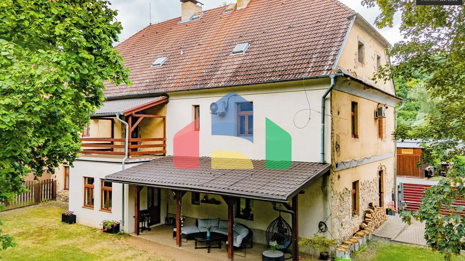 На продажу фермерские здания 300 m²