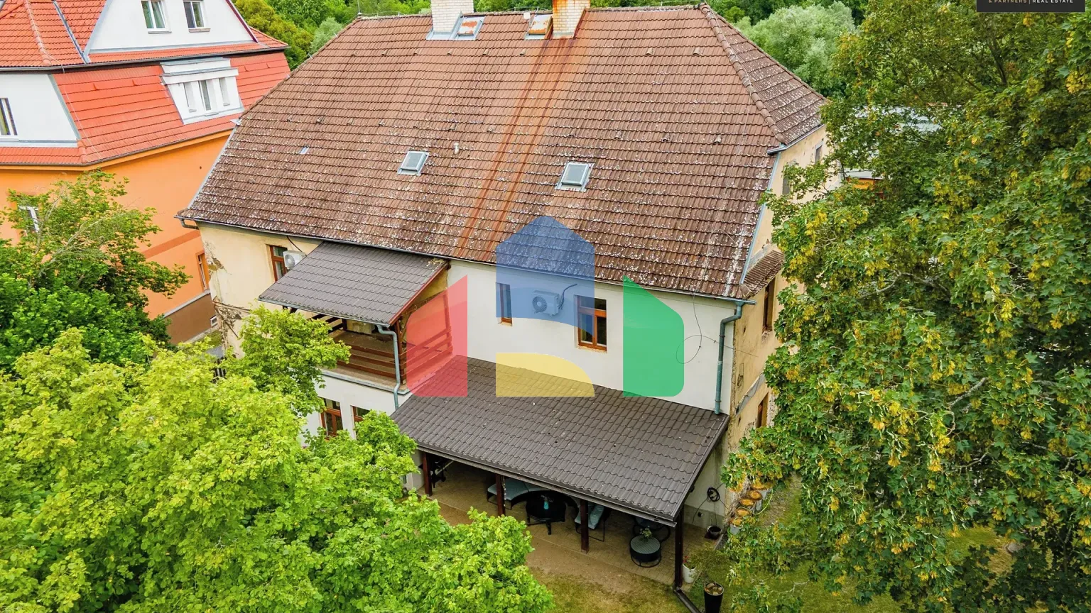 На продажу фермерские здания 300 m²