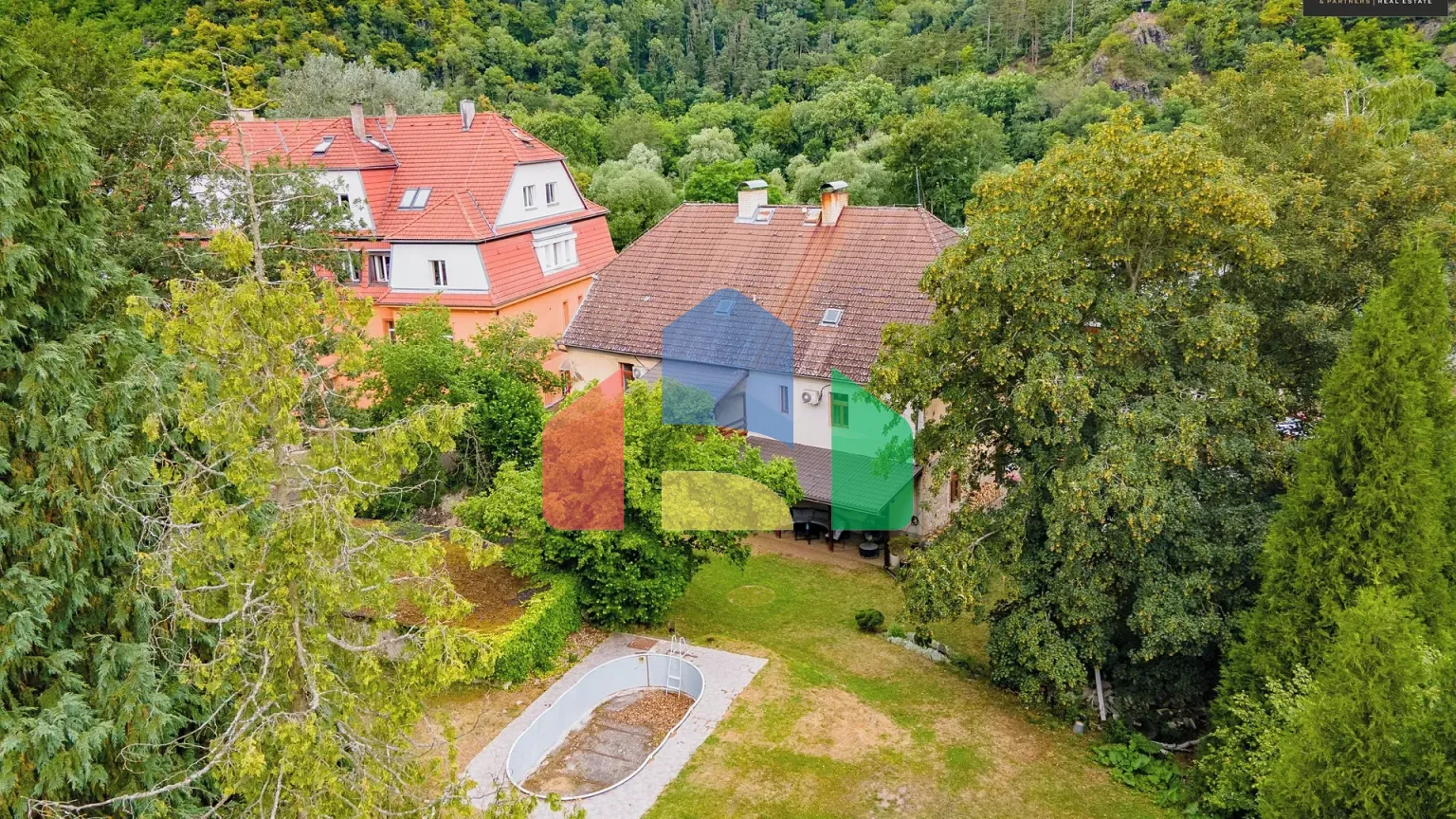 На продажу фермерские здания 300 m²