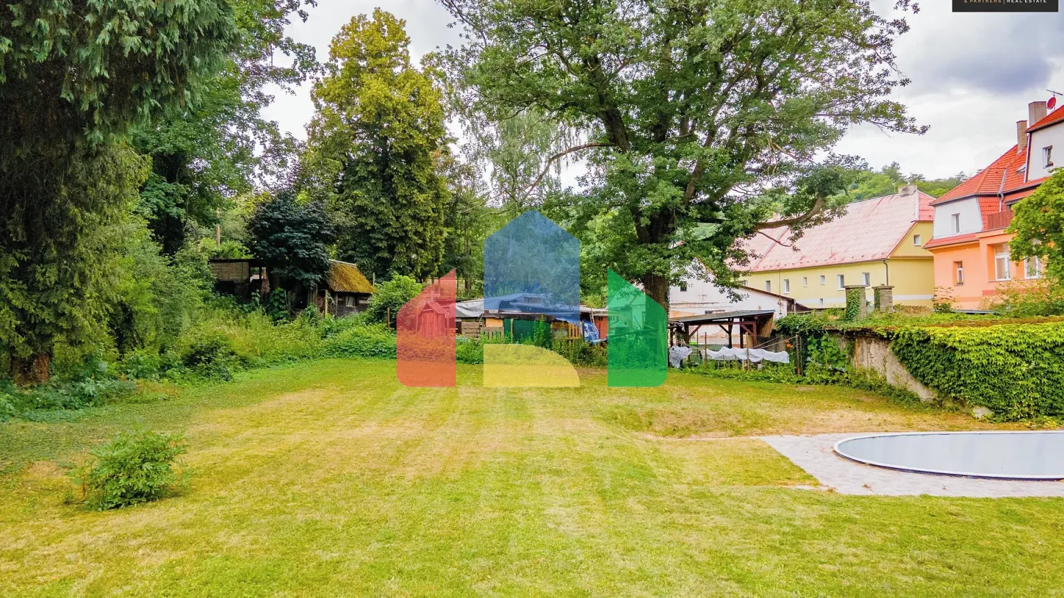 На продажу фермерские здания 300 m²