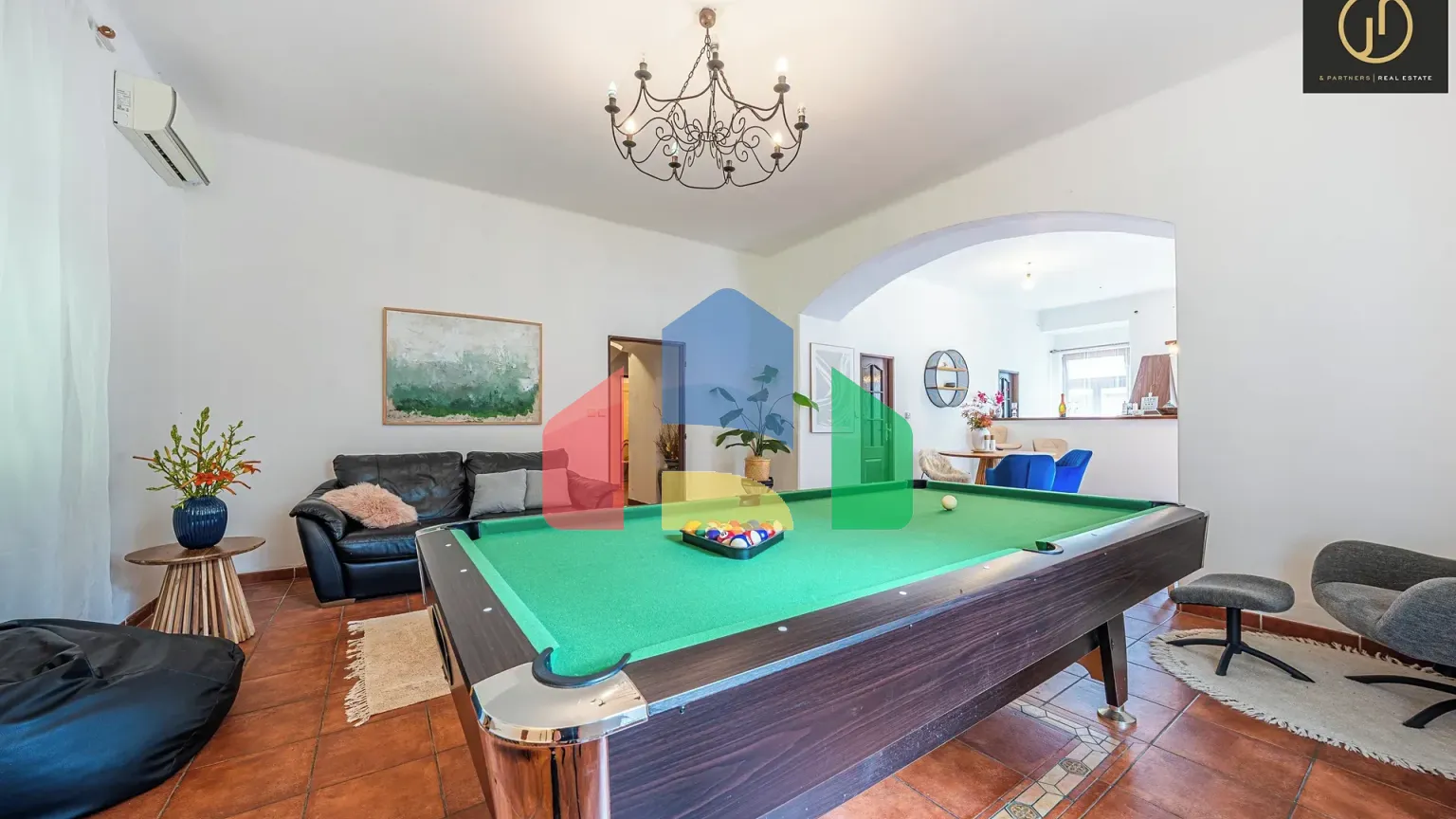 На продажу фермерские здания 300 m²