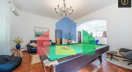 На продажу фермерские здания 300 m²