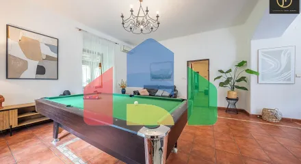 На продажу фермерские здания 300 m²