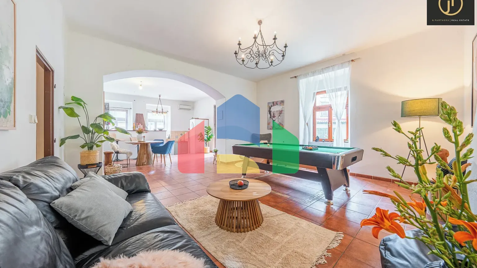 На продажу фермерские здания 300 m²