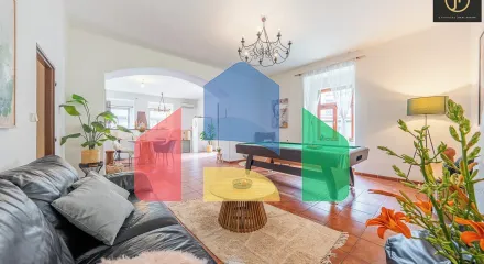 На продажу фермерские здания 300 m²