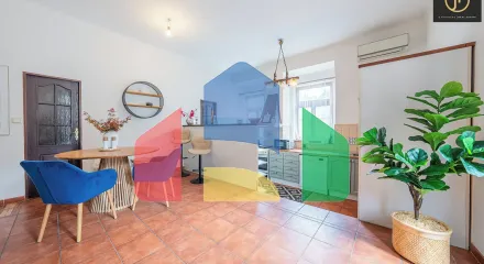 На продажу фермерские здания 300 m²