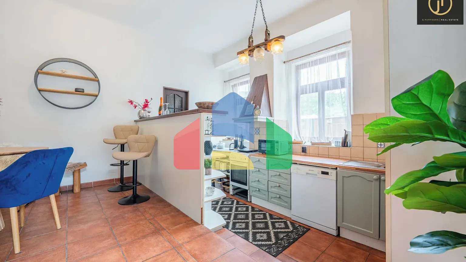 На продажу фермерские здания 300 m²