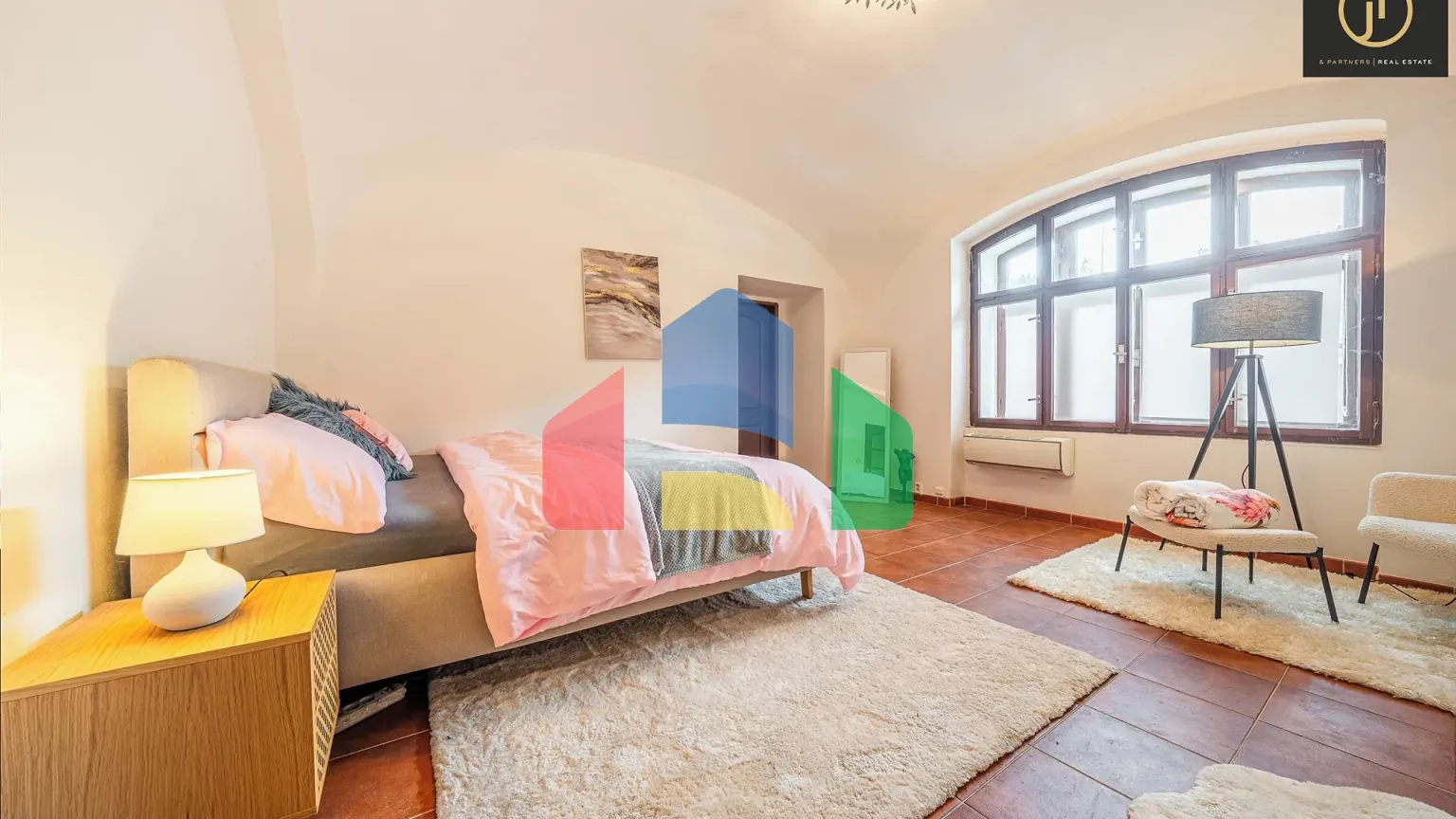 На продажу фермерские здания 300 m²