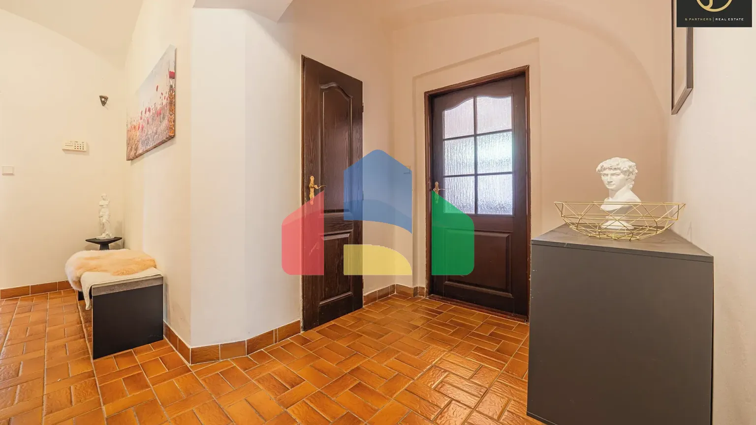 На продажу фермерские здания 300 m²