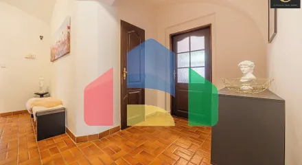 На продажу фермерские здания 300 m²