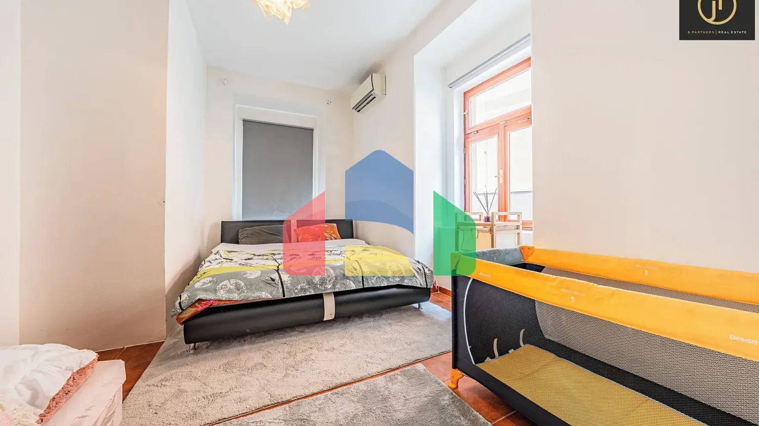 На продажу фермерские здания 300 m²