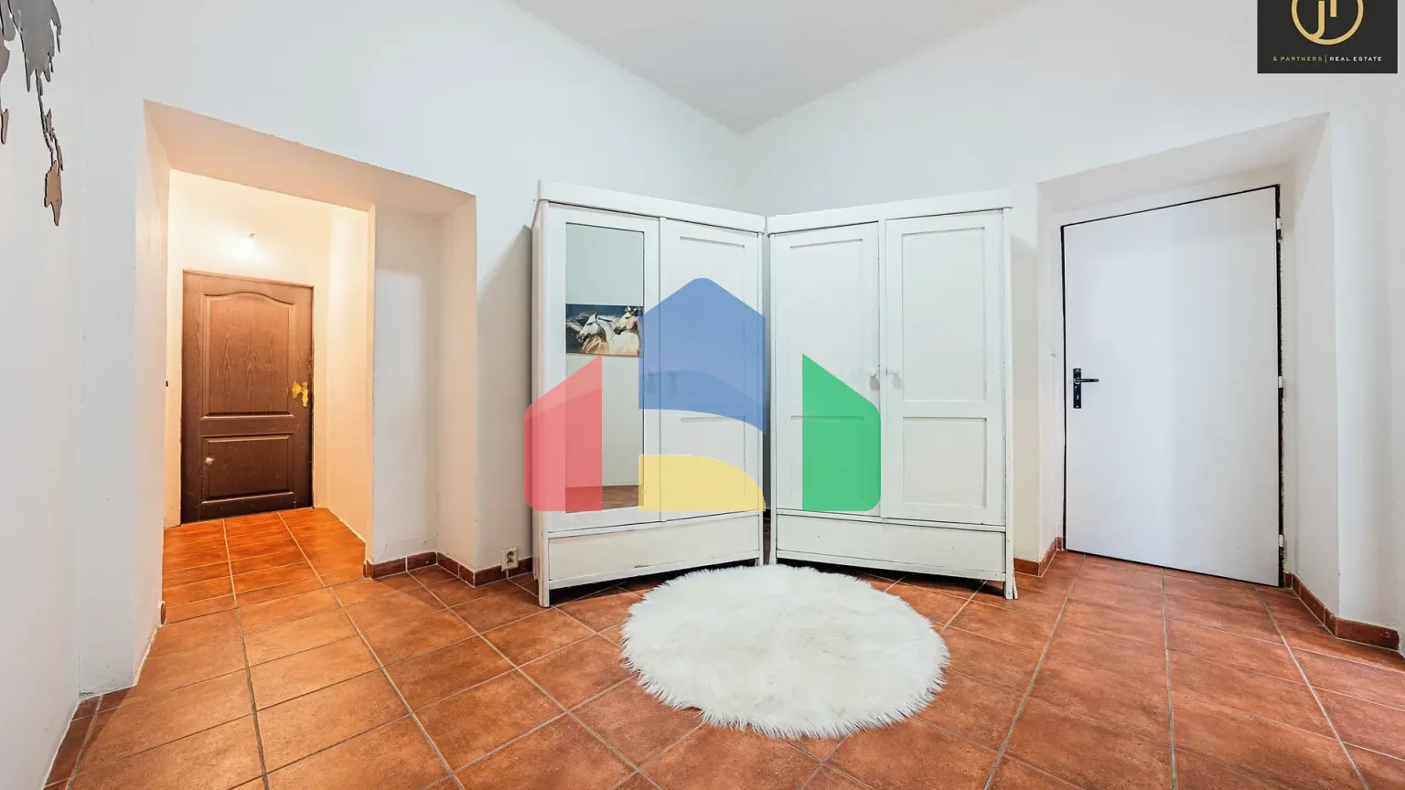 На продажу фермерские здания 300 m²