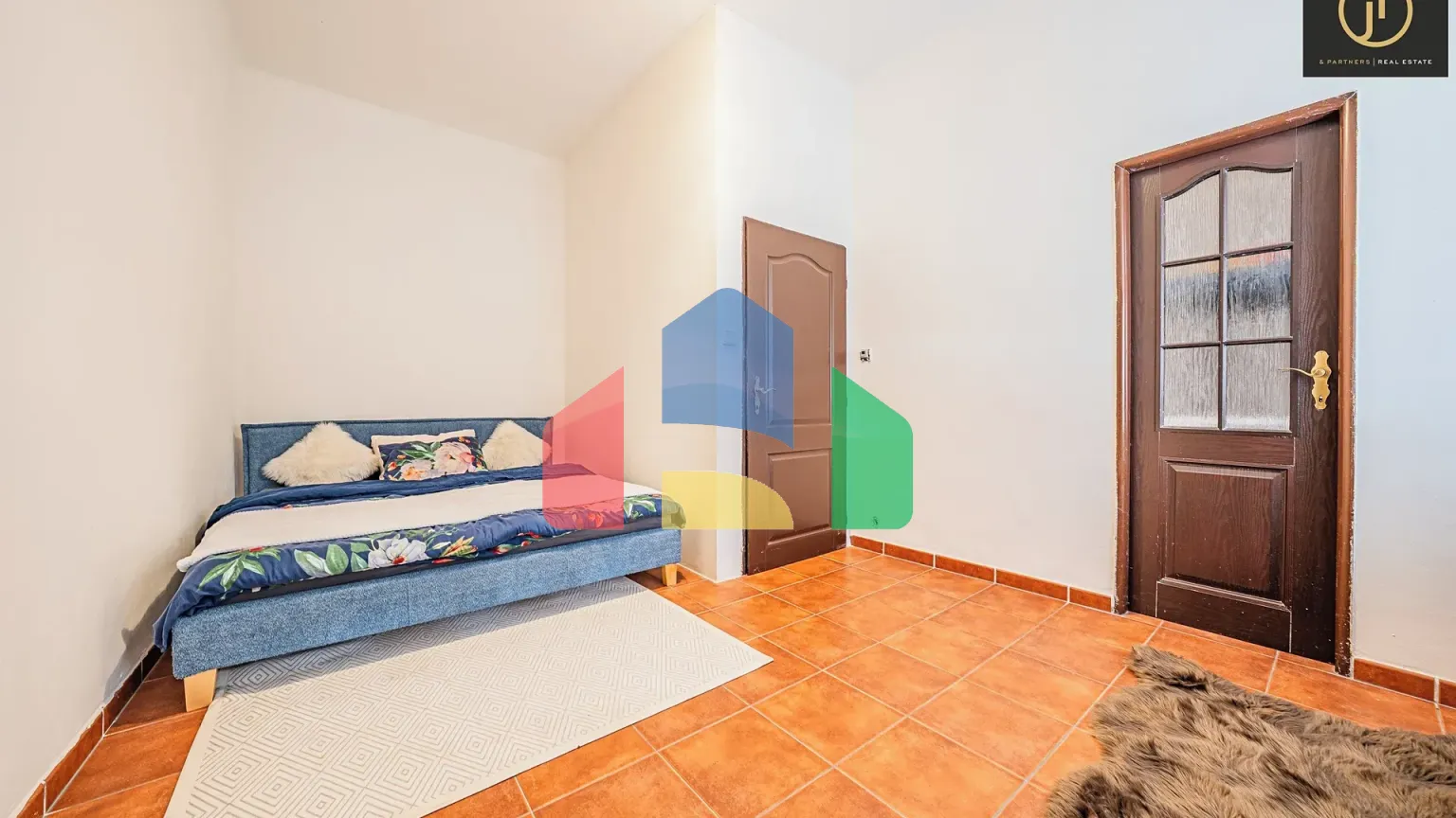 На продажу фермерские здания 300 m²